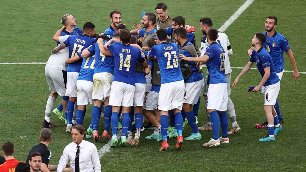 Euro 2020: Italy win third straight match, advance to last 16 as group ...