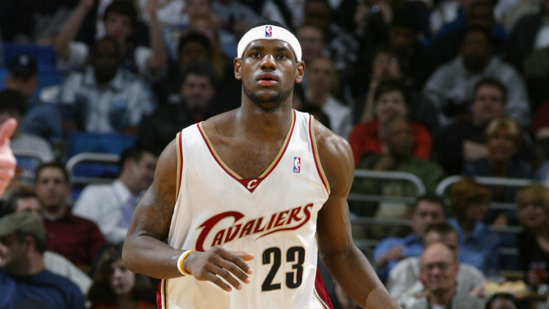 Cleveland Cavaliers draft LeBron James as their first pick in the NBA draft