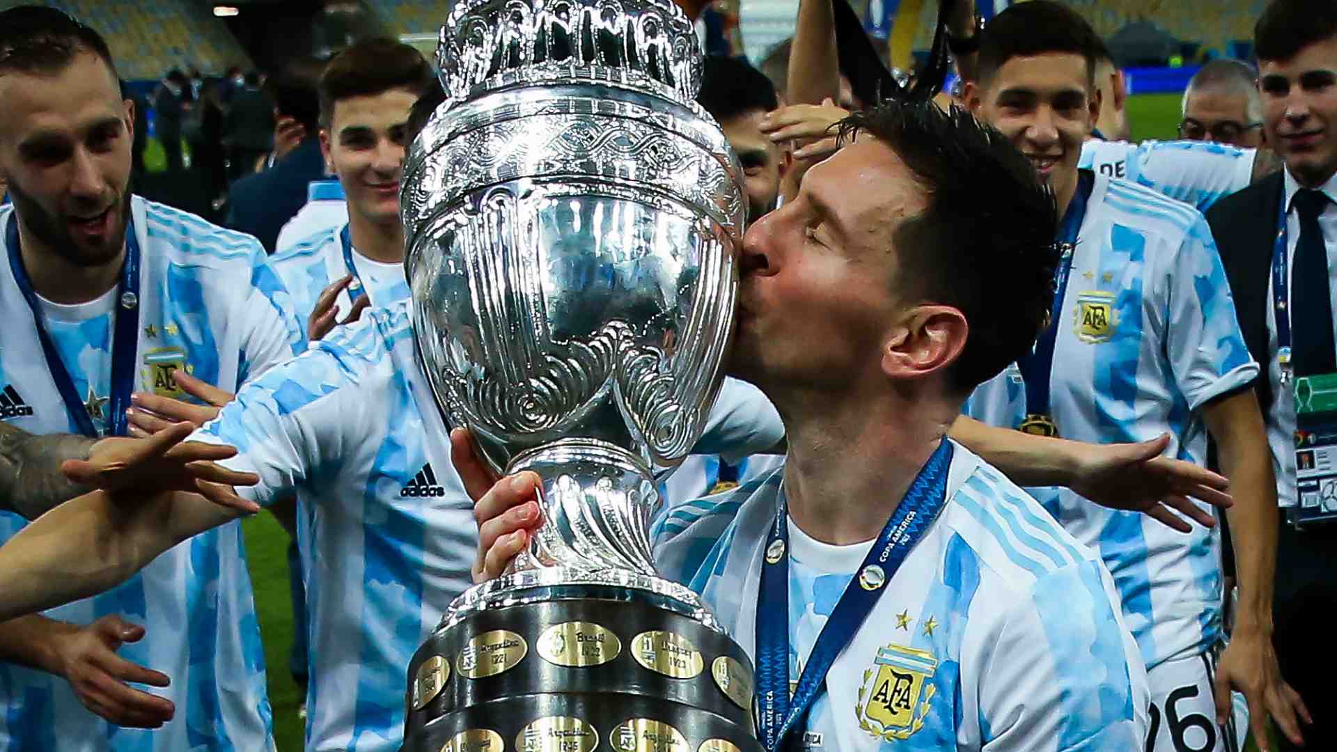 Đội tuyển Argentina của Lionel Messi đã thăng hoa trong Giải bóng đá Copa America năm nay và chính thức chinh phục danh hiệu vô địch quốc gia lâu đài. Hãy xem hình ảnh ấn tượng của giải đấu này và cùng chúc mừng đội tuyển Argentina!