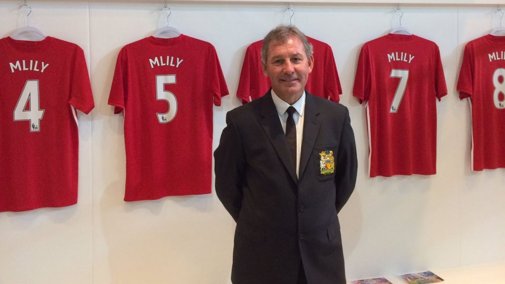 Bryan Robson S Message For James Garner Ahead Of Pre Season