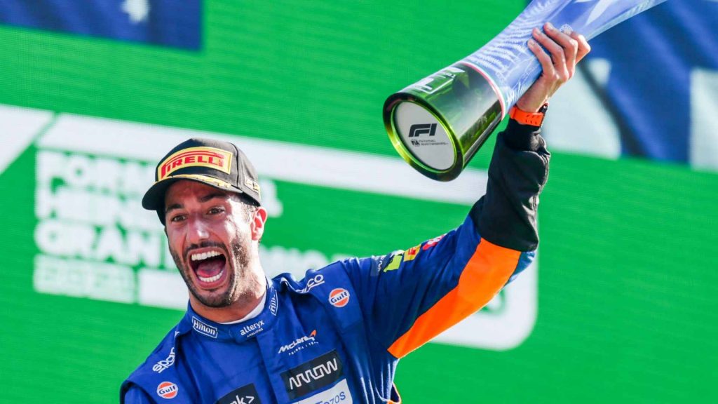 daniel ricciardo  struggler  mclarens  race winner   years