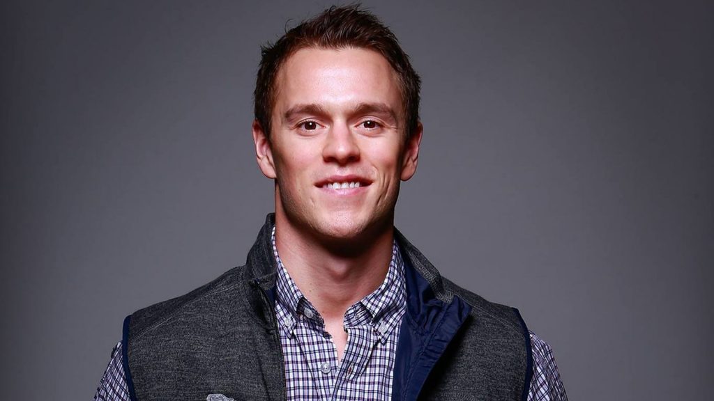 What is Jonathan Toews’s networth, salary, contract status, and brand