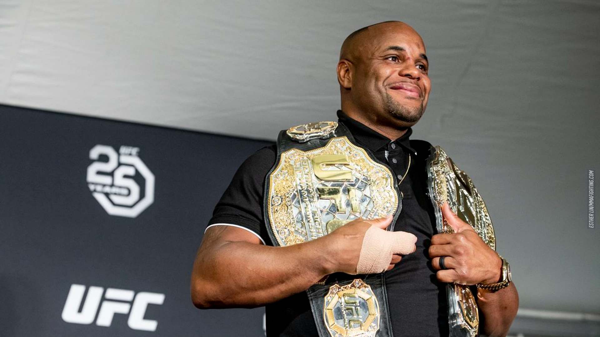 Daniel Cormier To Serve As The Guest Referee In The Match Between Seth ...