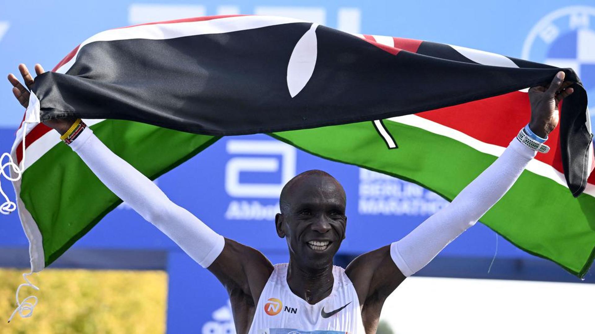 Eliud Kipchoge holding the Kenyan flag post his victory (Credits - Olympics.com)