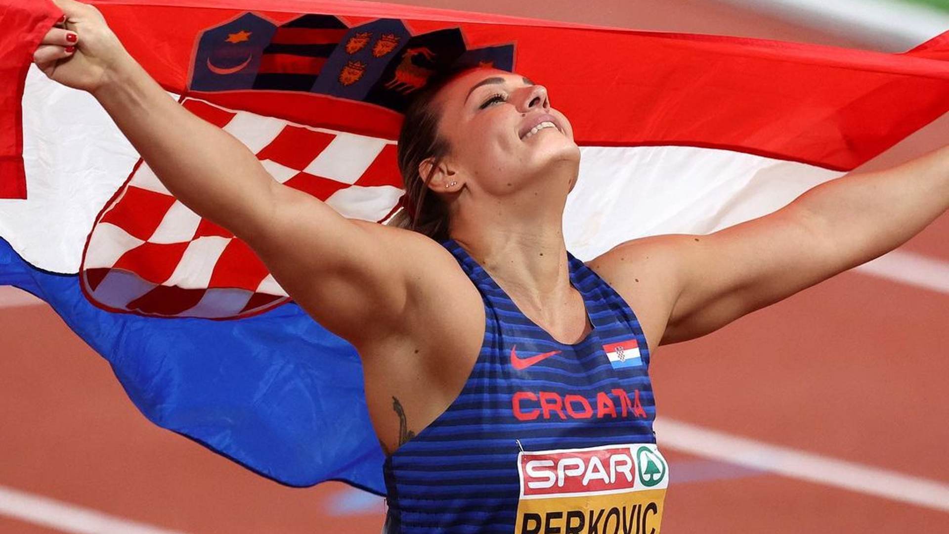 Sandra Perkovic with the Croatian flag (Image Credits - Instagram/@discus70queen)