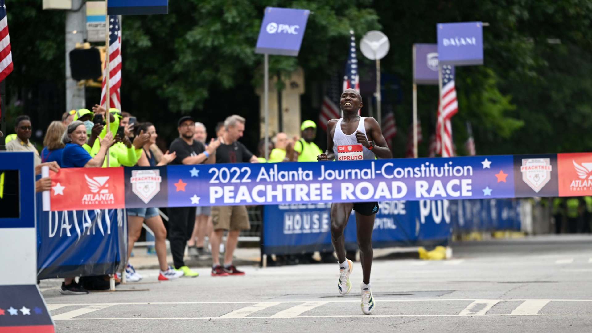 Rhonex Kipruto dominated at the Atlanta Journal-Constitution Peachtree Road Race (Image Credits - Twitter/ @ATLtrackclub)
