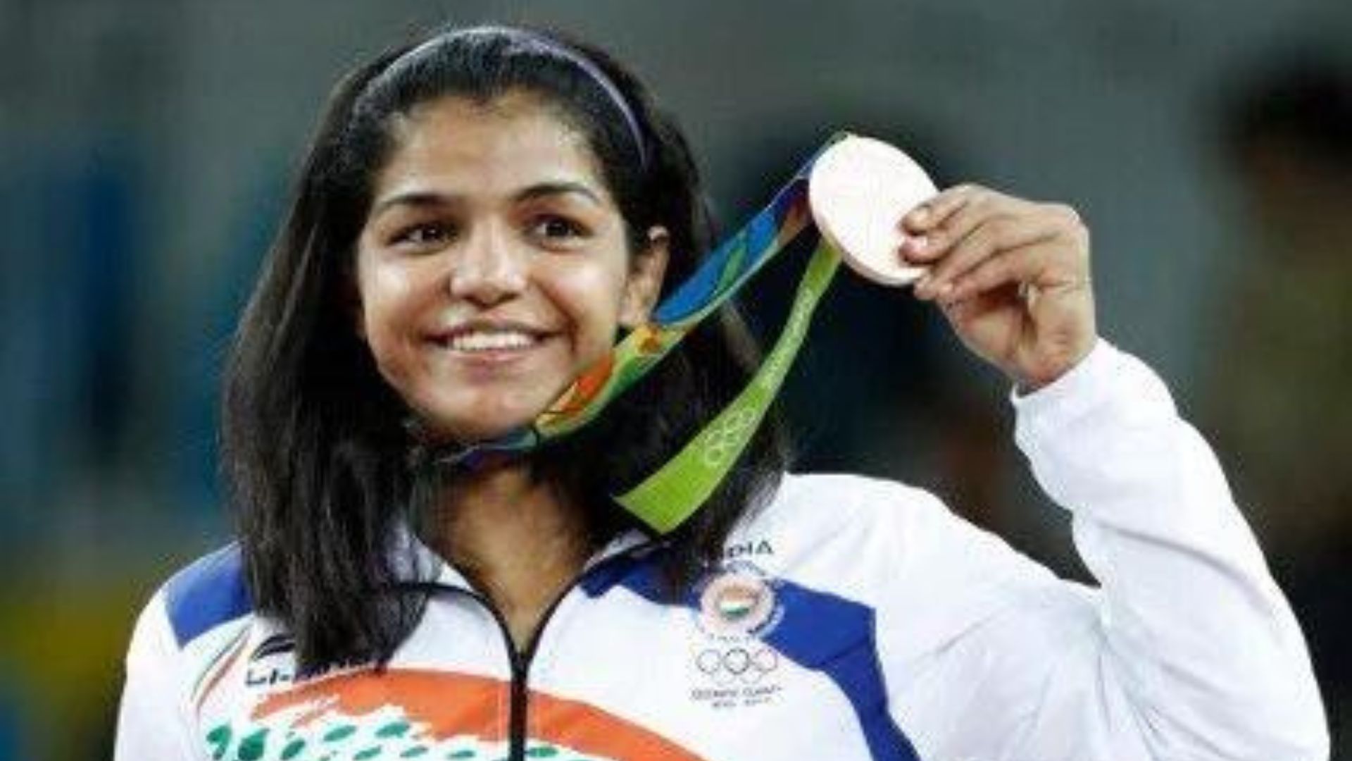 Sakshi Malik with the bronze medal at the Rio Olympics 2016 (Image Credits - Twitter)